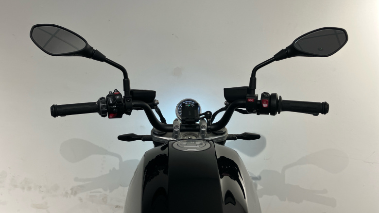 BMW R12 (24MY)
